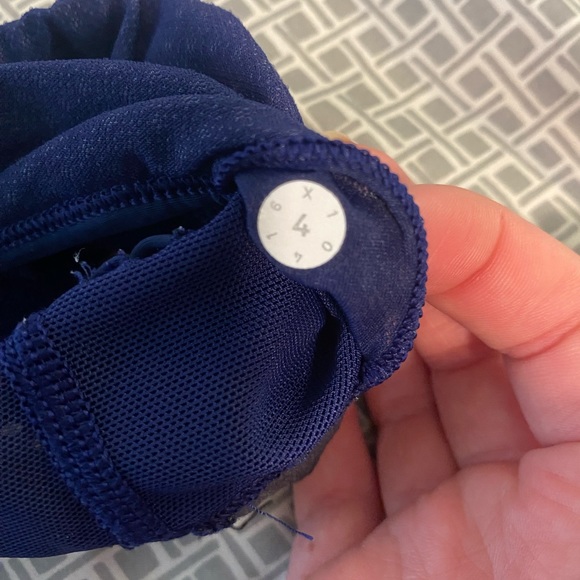 Dark blue lululemon tank top size 4 - Picture 4 of 5